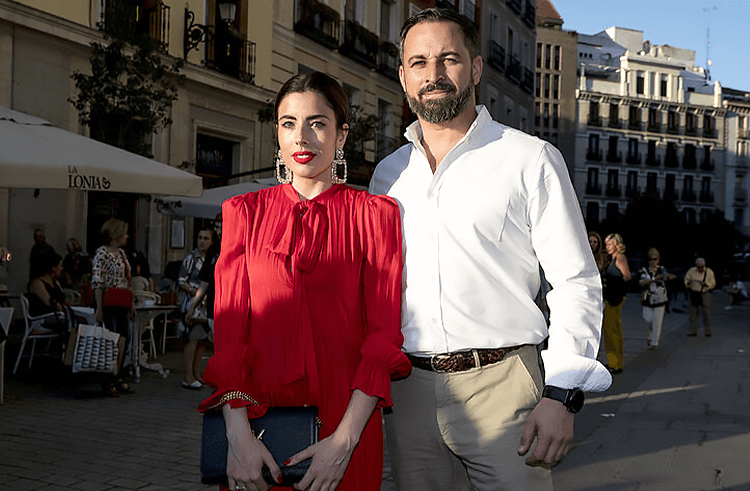 Santiago Abascal y su mujer, cuya inversion en Quantum AI ha generado polémica en toda España